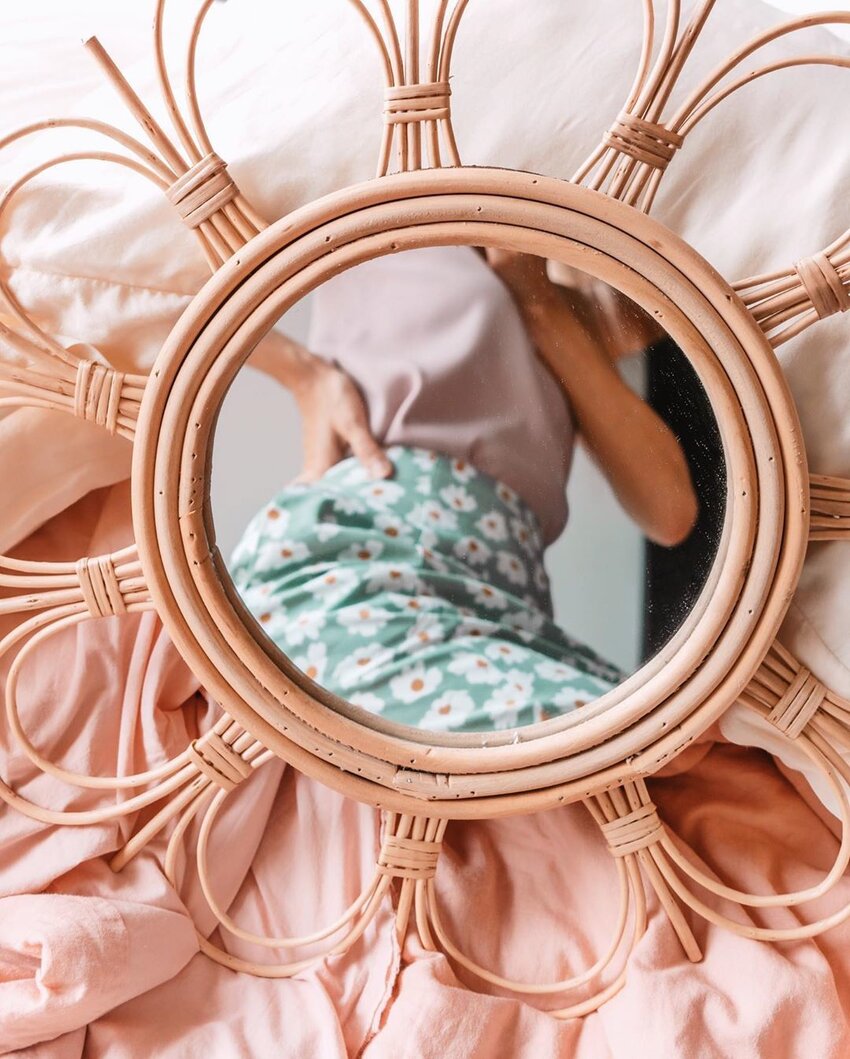 5 Mirror Selfies That Give Off Vintage Vibe | Clozette